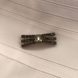 Vtg Silver Bow Brooch with Rhinestones